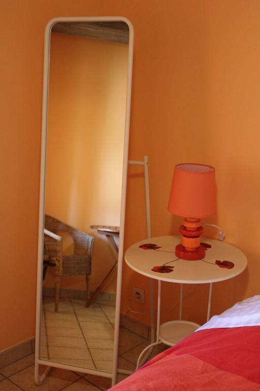 Bed and Breakfast Ferme De La Corbette Cluny Zimmer foto
