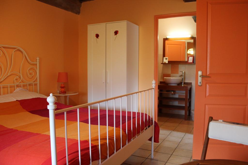Bed and Breakfast Ferme De La Corbette Cluny Zimmer foto