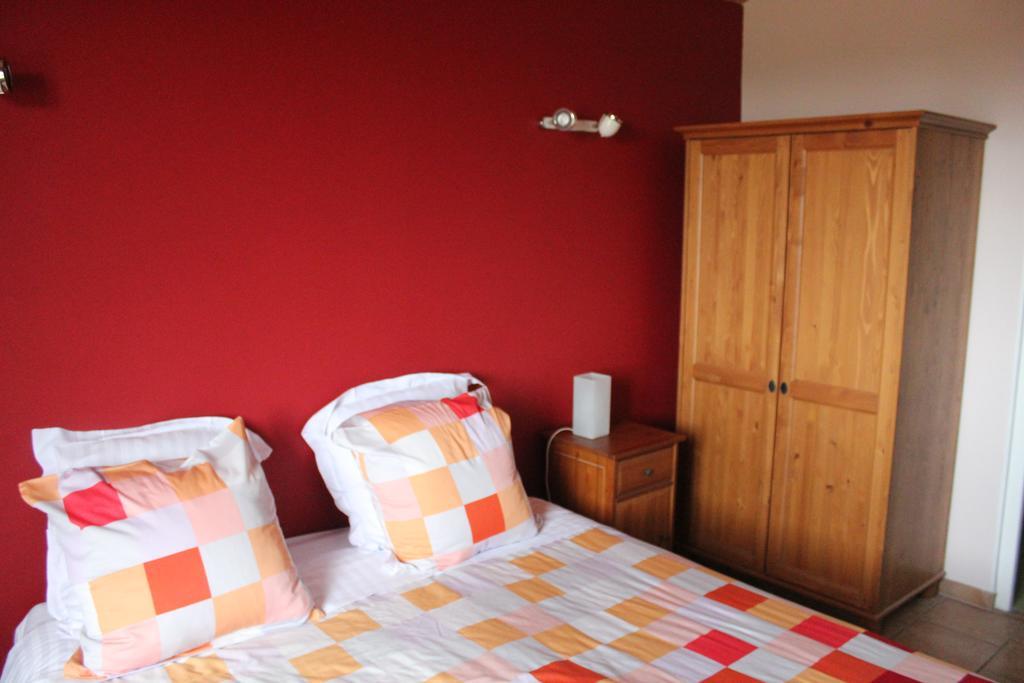 Bed and Breakfast Ferme De La Corbette Cluny Zimmer foto